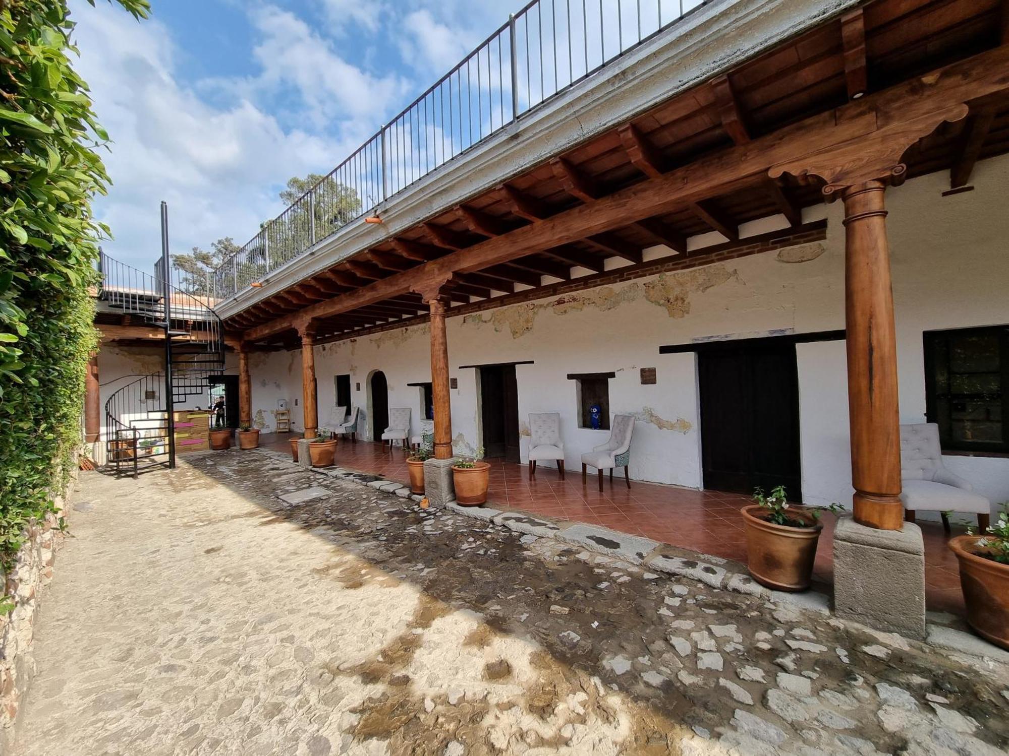Central Hostel San Sebastian Антигуа-Гватемала Экстерьер фото