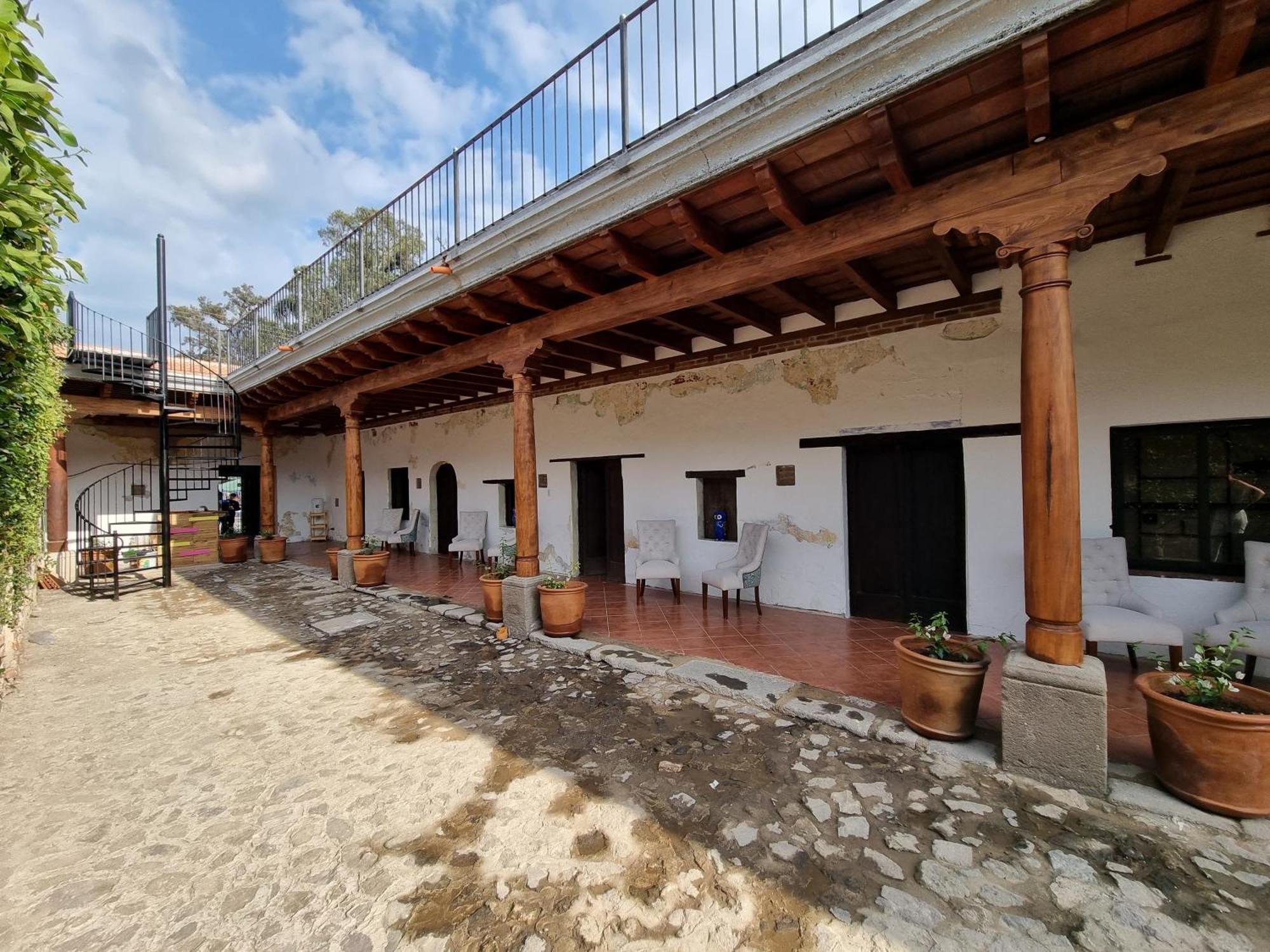 Central Hostel San Sebastian Антигуа-Гватемала Экстерьер фото