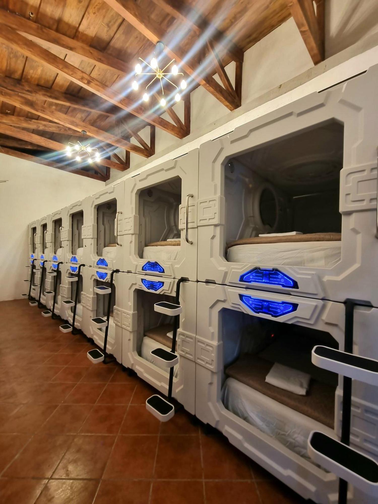 Central Hostel San Sebastian Антигуа-Гватемала Экстерьер фото